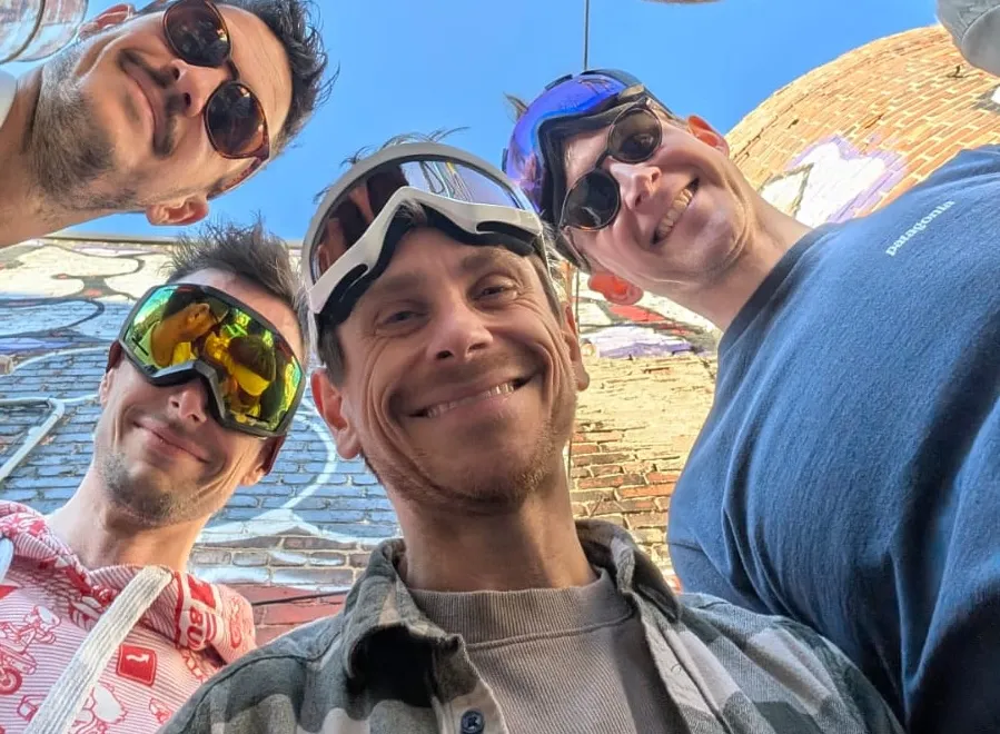Des membres du club réunis après une journée sur la montagne