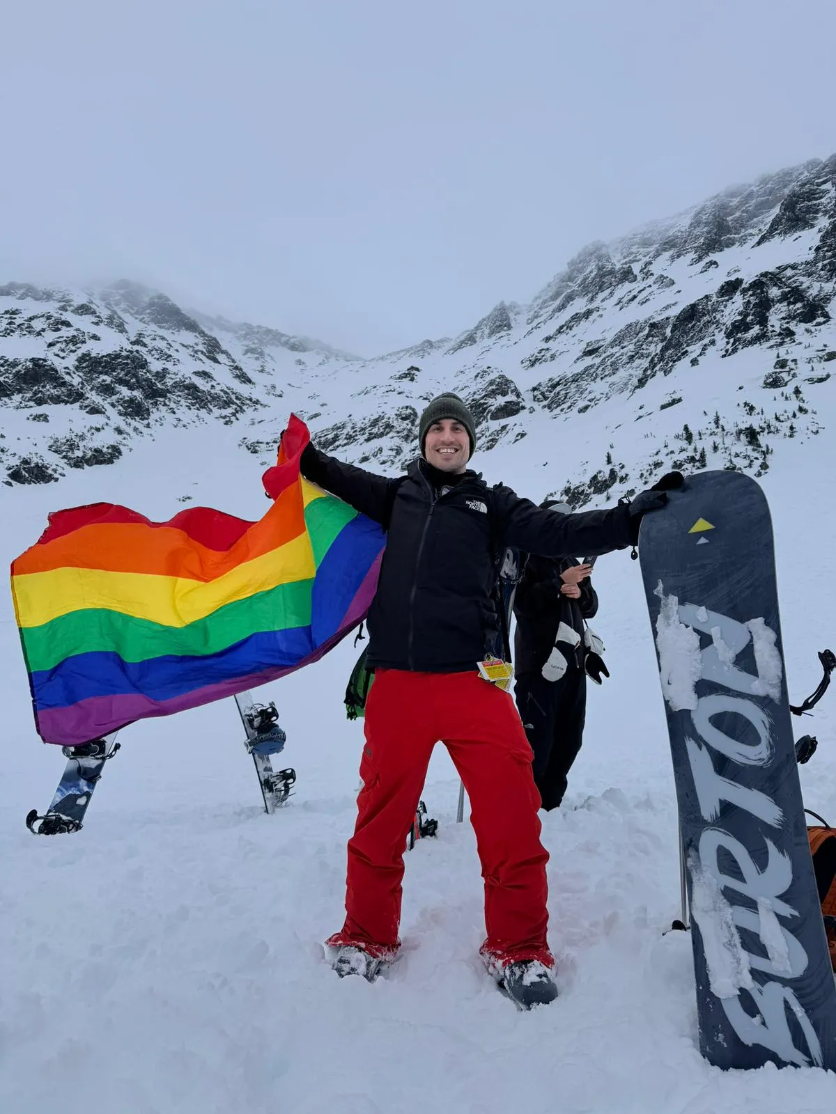 Des membres du club qui célèbrent à Whistler Pride