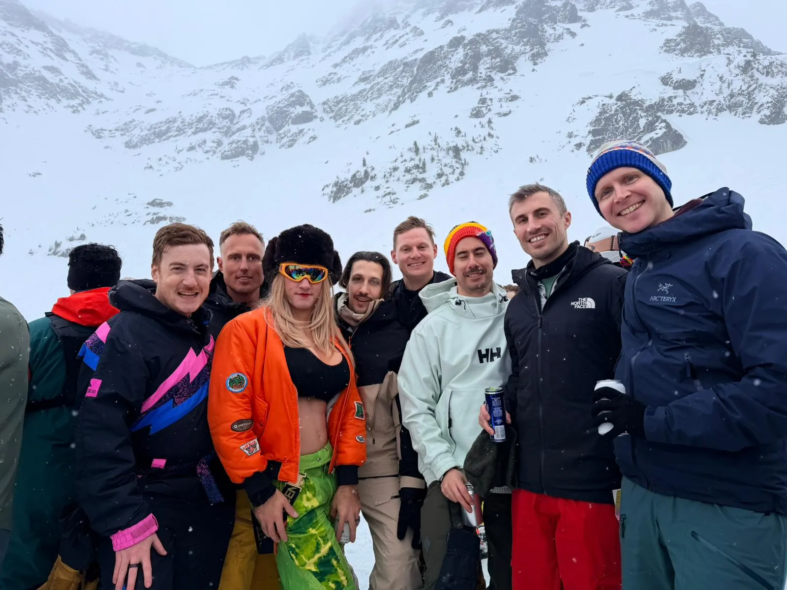 Des membres du club qui skient à Whistler Pride